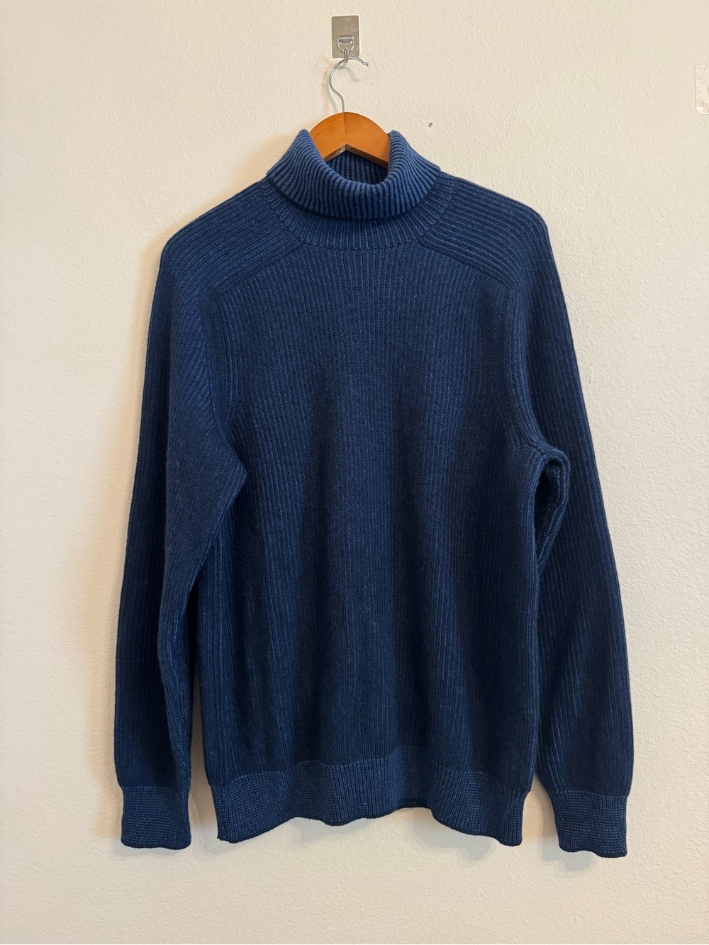 SEASE 100% Cashmere Dinghy Roll Man Turtleneck Sweater